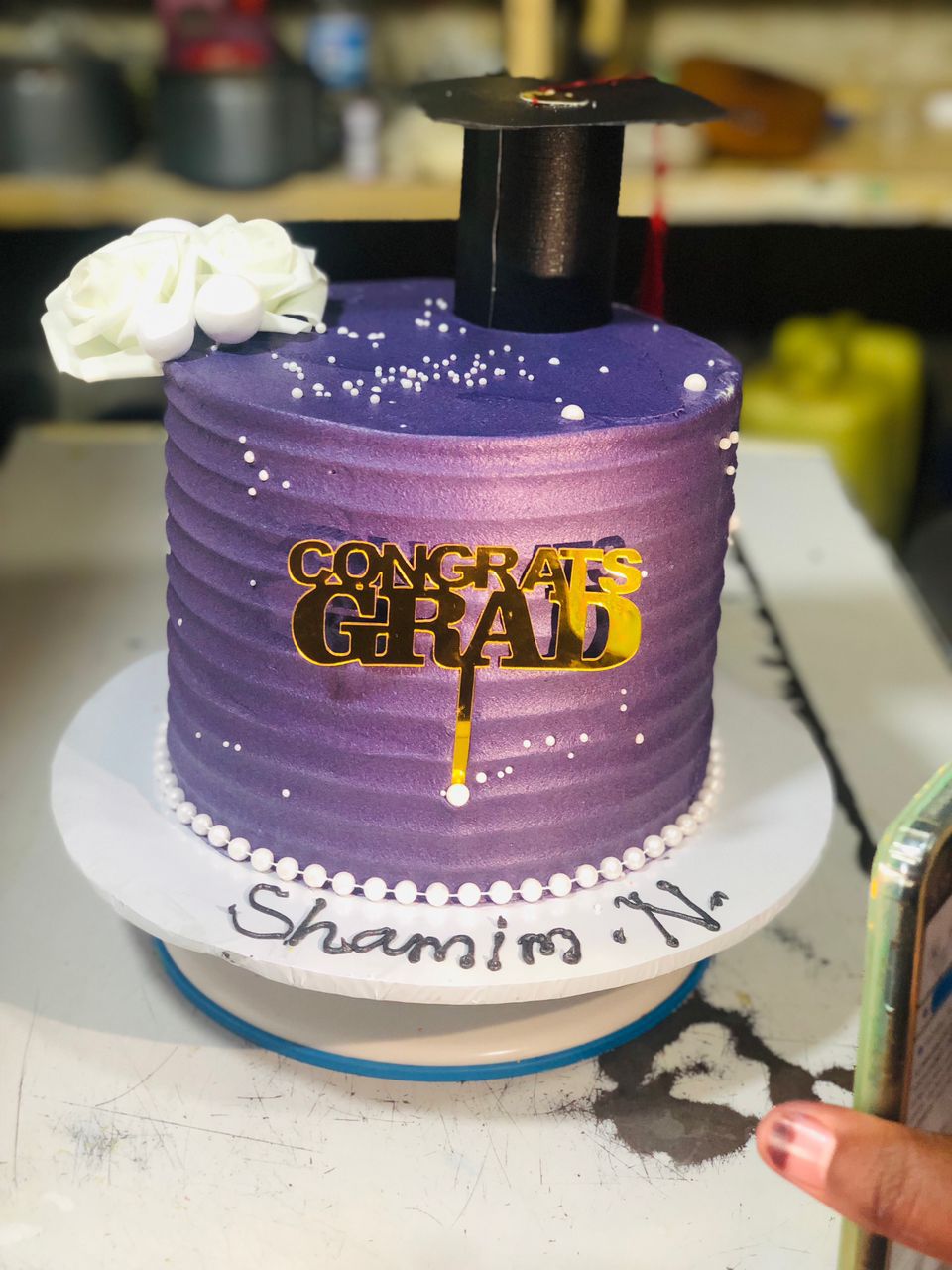 GRADUATION CAKE WITH PURPLE ICING